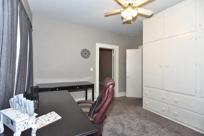 Entire Home*cherry St*food*fun*drinks*shop* Holiday home